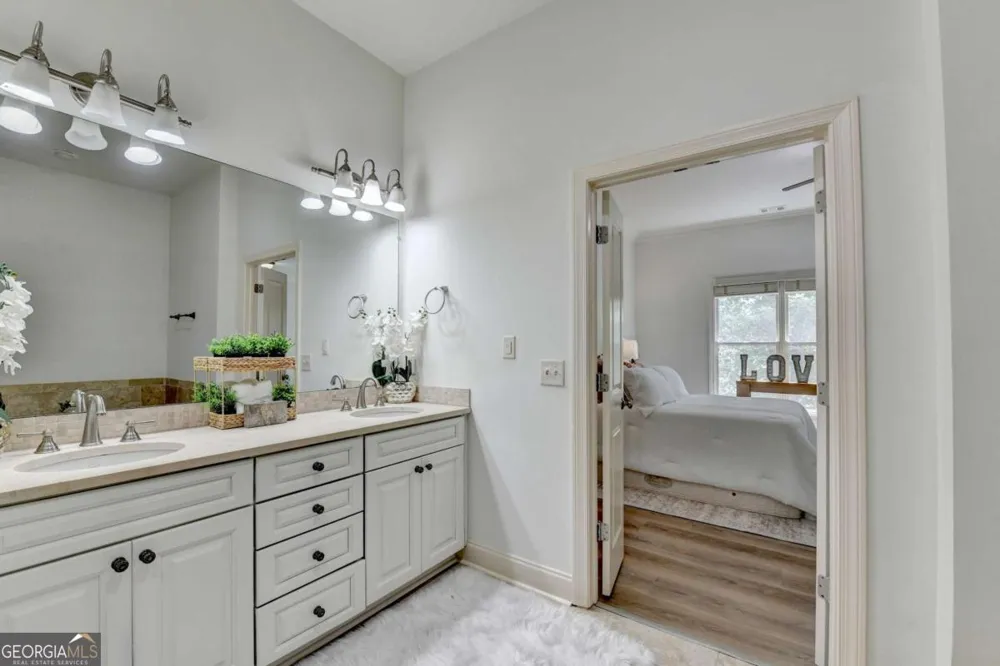 6961 Fellowship LN Flowery Branch, GA 30542
