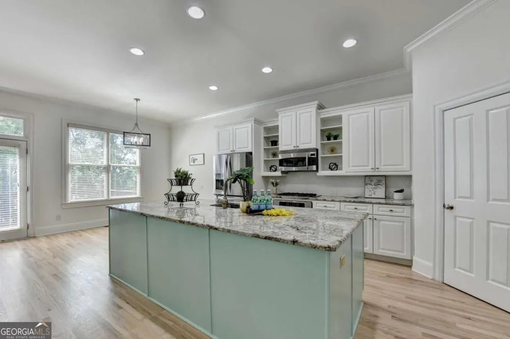 6961 Fellowship LN Flowery Branch, GA 30542