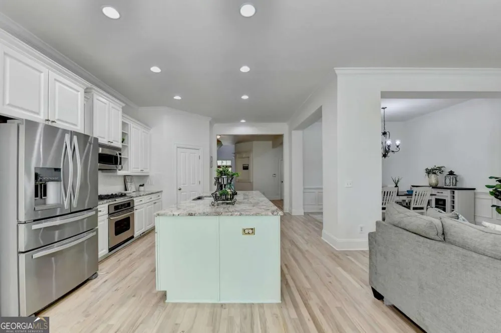 6961 Fellowship LN Flowery Branch, GA 30542