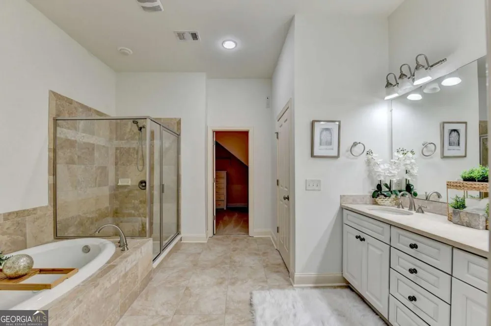 6961 Fellowship LN Flowery Branch, GA 30542