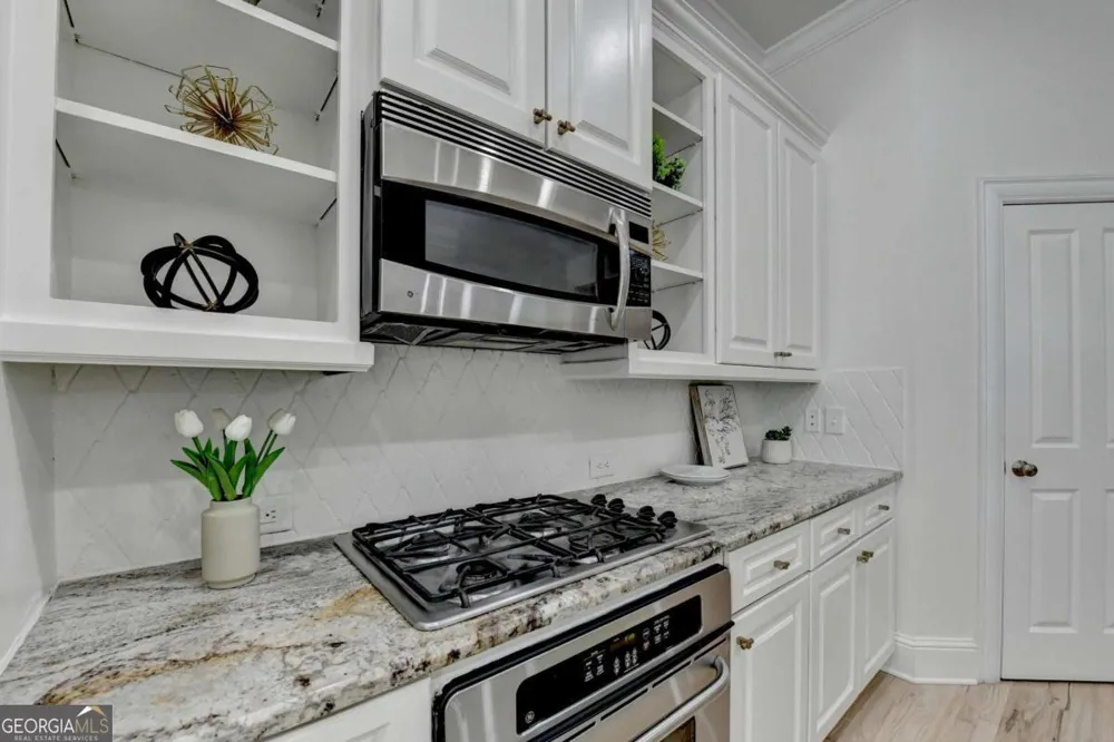 6961 Fellowship LN Flowery Branch, GA 30542