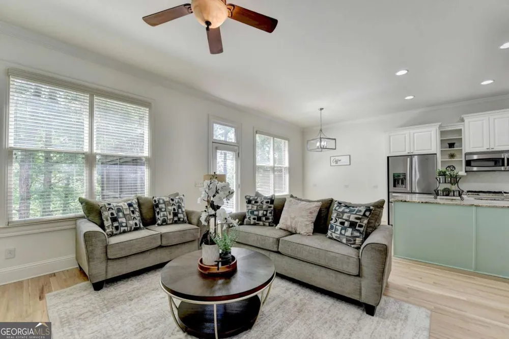 6961 Fellowship LN Flowery Branch, GA 30542