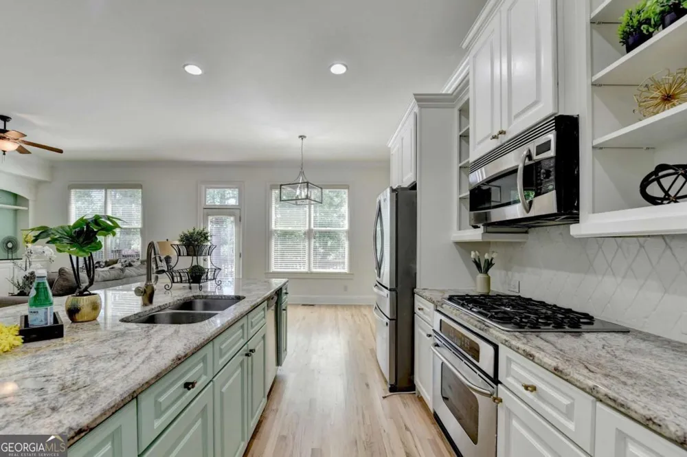 6961 Fellowship LN Flowery Branch, GA 30542