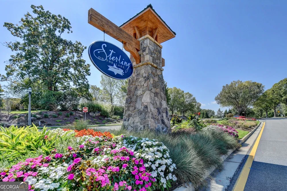 6961 Fellowship LN Flowery Branch, GA 30542