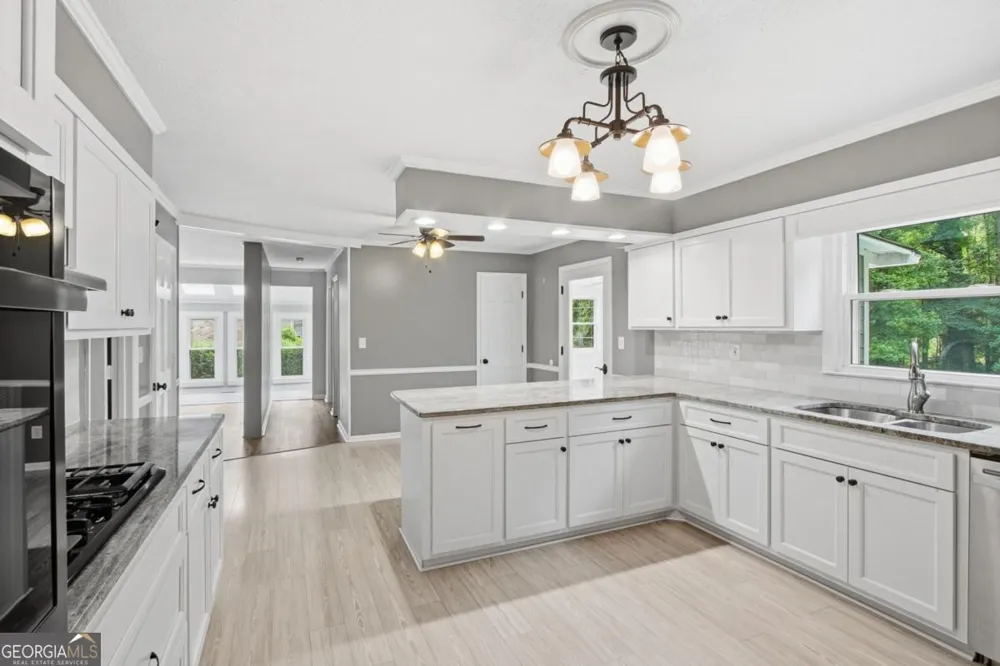 2033 Hessian CT Stone Mountain, GA 30087