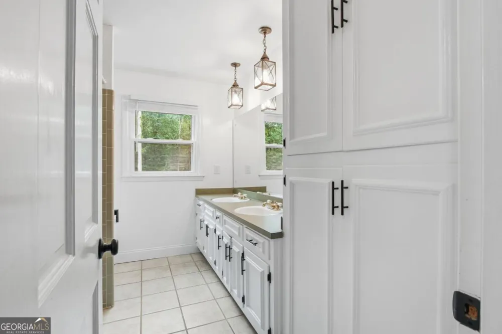 2033 Hessian CT Stone Mountain, GA 30087