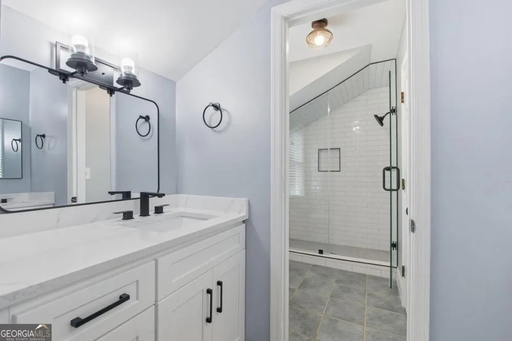 2033 Hessian CT Stone Mountain, GA 30087