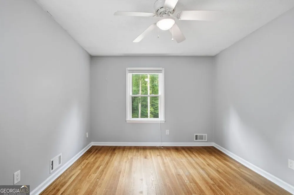 2033 Hessian CT Stone Mountain, GA 30087