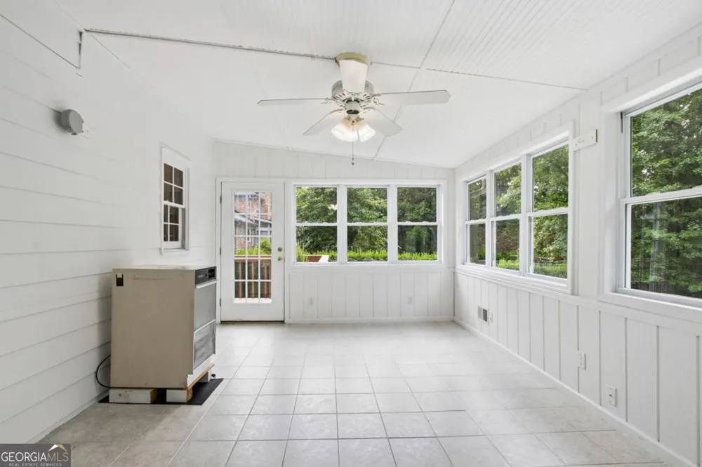 2033 Hessian CT Stone Mountain, GA 30087