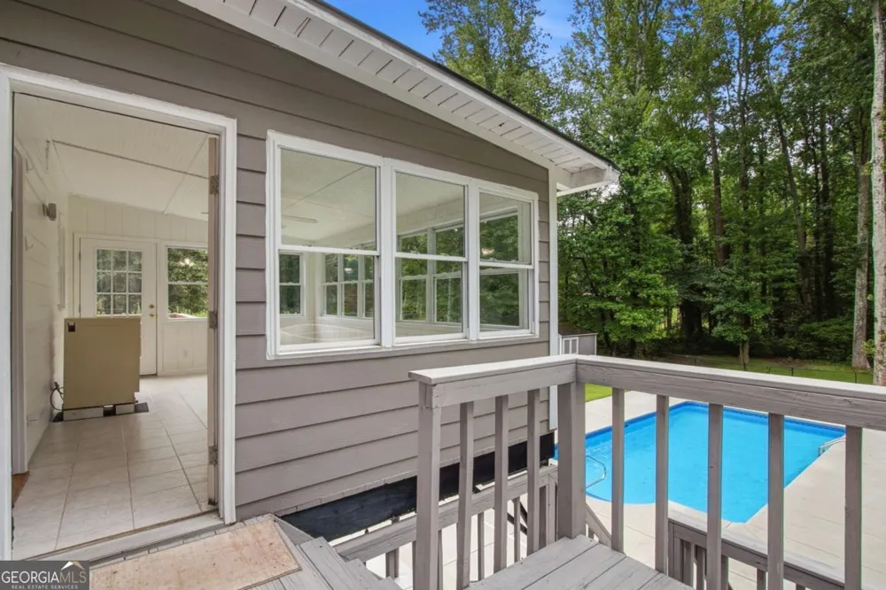 2033 Hessian CT Stone Mountain, GA 30087