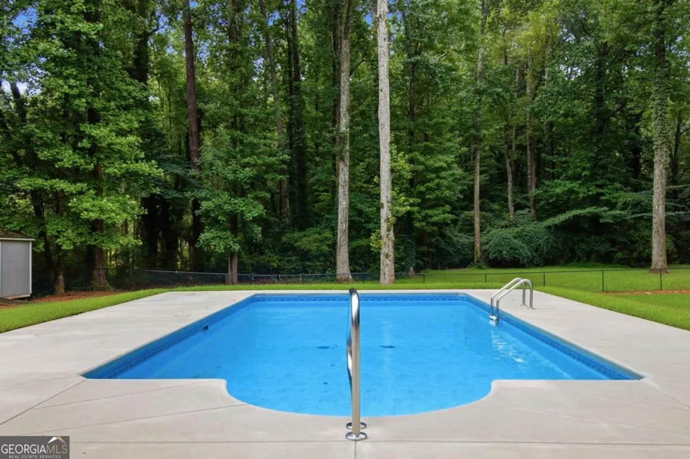 2033 Hessian CT Stone Mountain, GA 30087