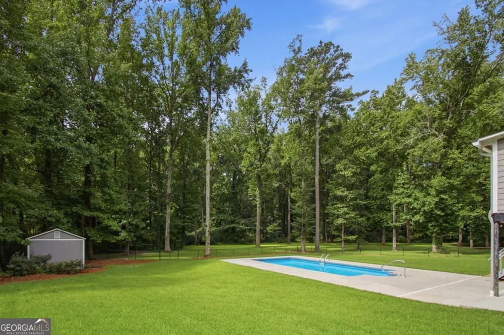 2033 Hessian CT Stone Mountain, GA 30087