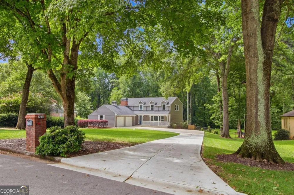2033 Hessian CT Stone Mountain, GA 30087