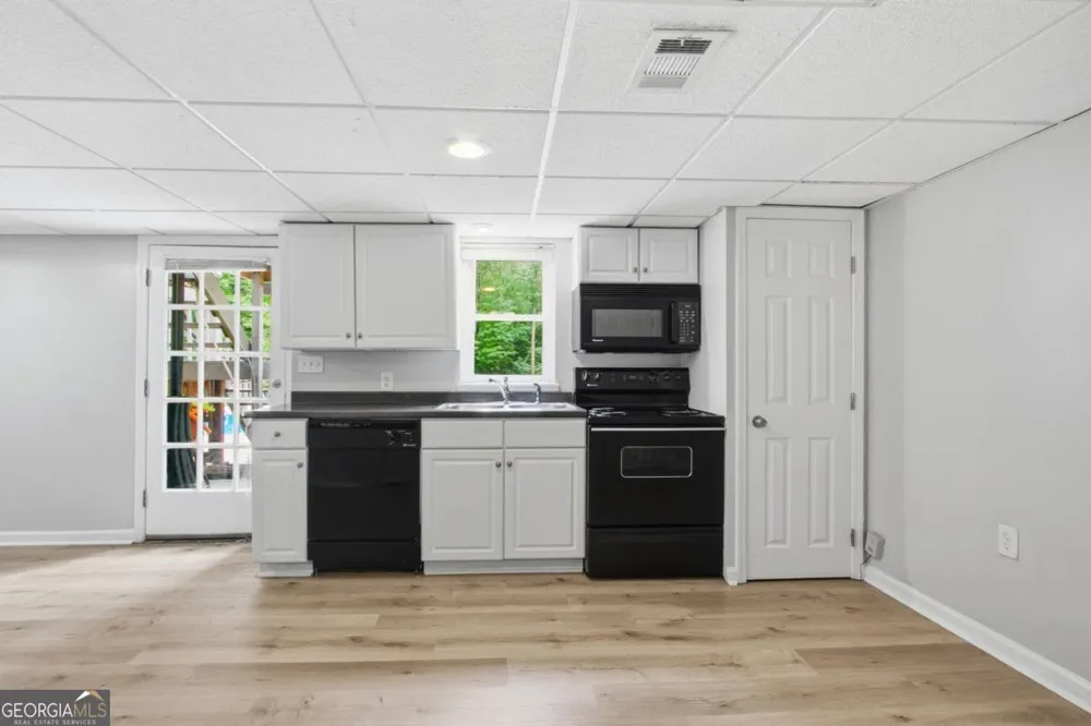 2033 Hessian CT Stone Mountain, GA 30087