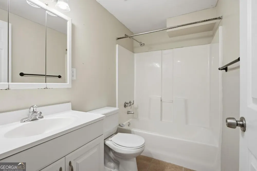 2033 Hessian CT Stone Mountain, GA 30087