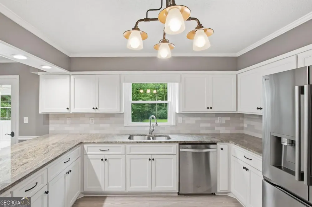 2033 Hessian CT Stone Mountain, GA 30087