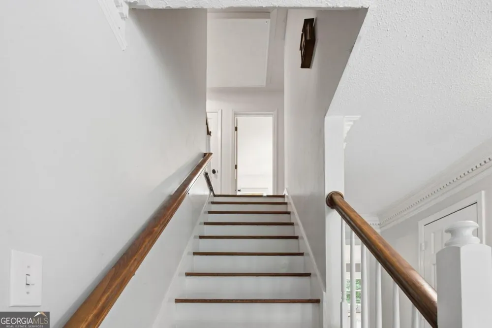 2033 Hessian CT Stone Mountain, GA 30087