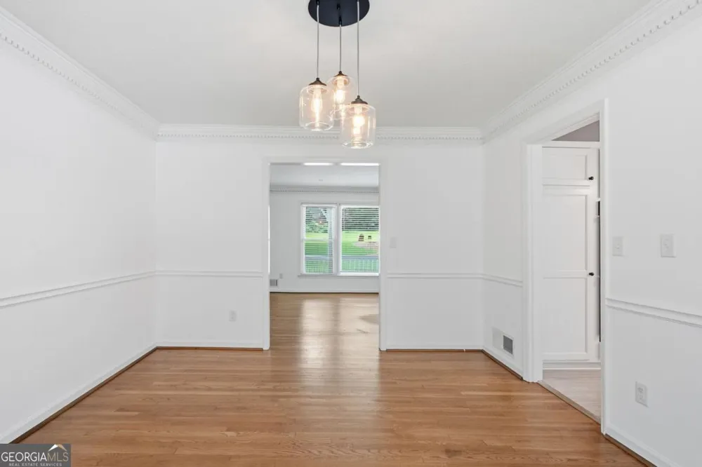 2033 Hessian CT Stone Mountain, GA 30087