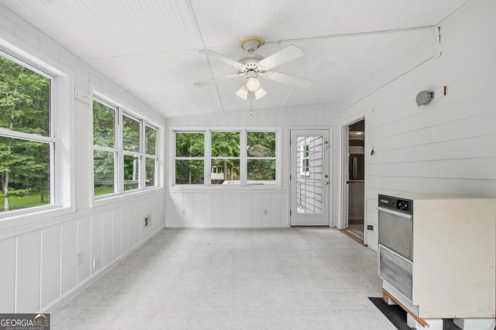 2033 Hessian CT Stone Mountain, GA 30087