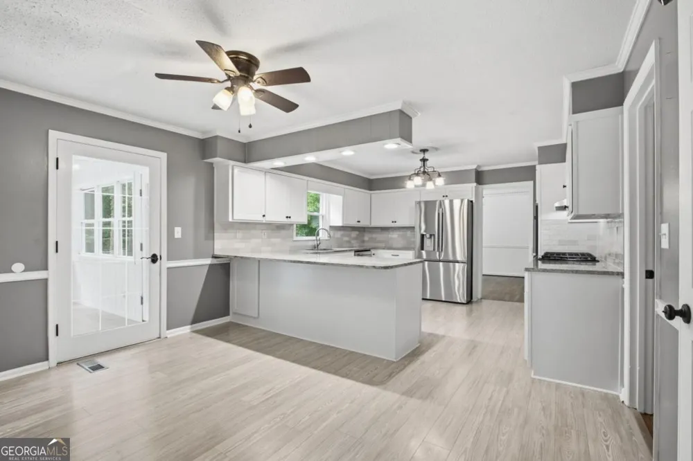2033 Hessian CT Stone Mountain, GA 30087