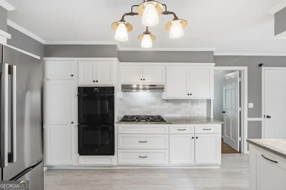 2033 Hessian CT Stone Mountain, GA 30087