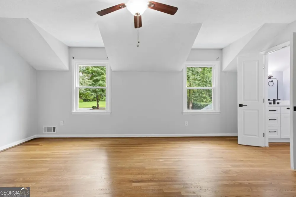 2033 Hessian CT Stone Mountain, GA 30087