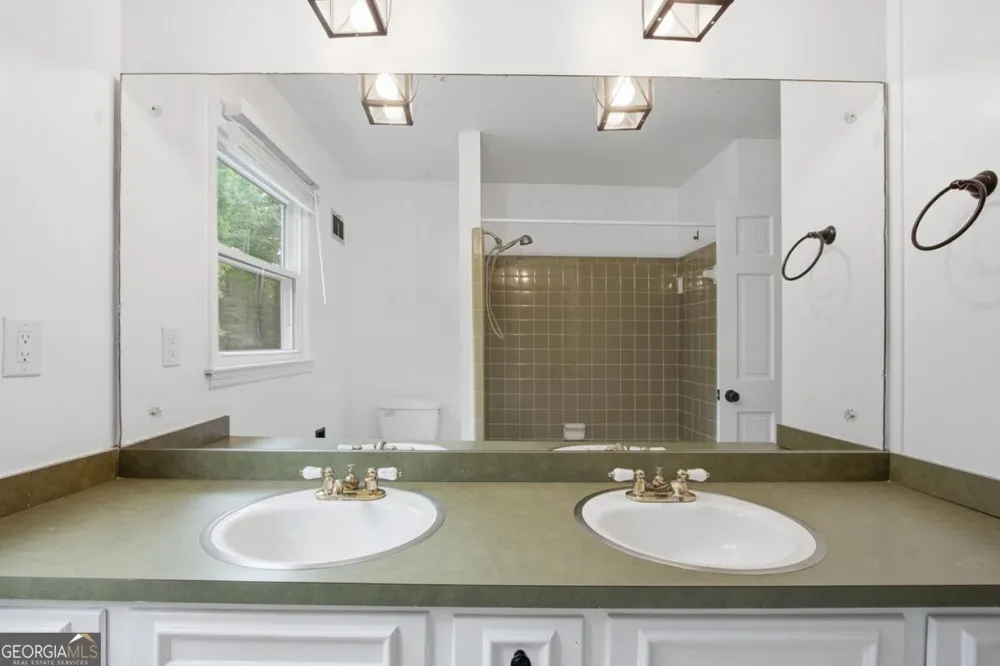 2033 Hessian CT Stone Mountain, GA 30087