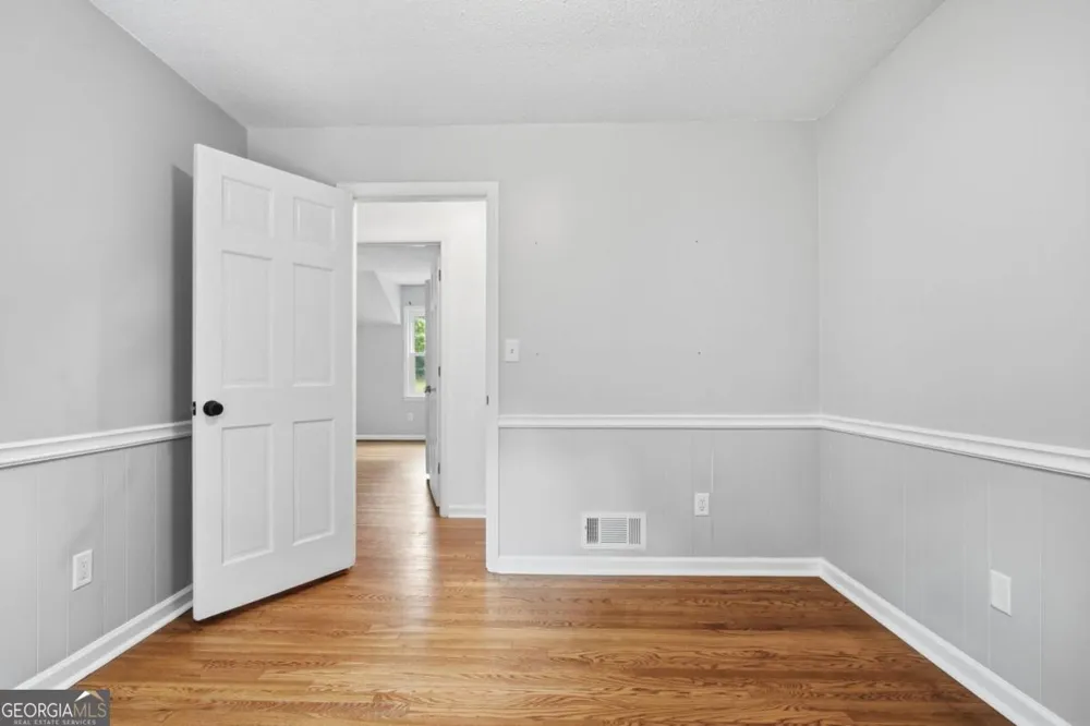 2033 Hessian CT Stone Mountain, GA 30087