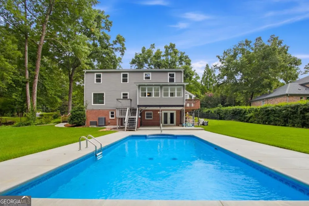 2033 Hessian CT Stone Mountain, GA 30087