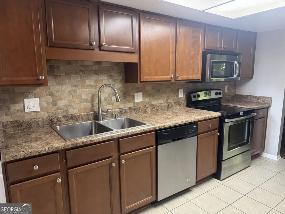 2207 Surrey CT SE Marietta, GA 30067
