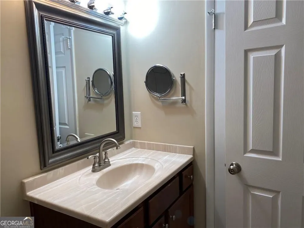 2207 Surrey CT SE Marietta, GA 30067