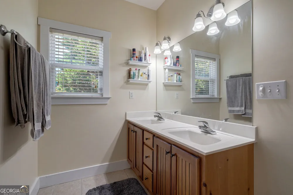 262 Brickyard RD Comer, GA 30629