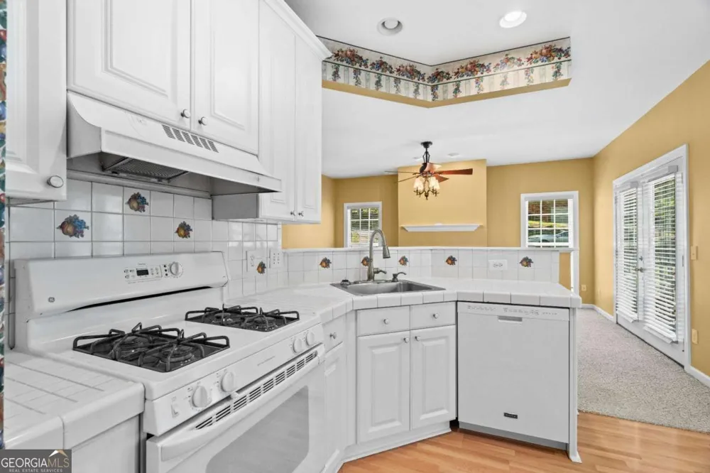 185 Thornwood DR SE Calhoun, GA 30701