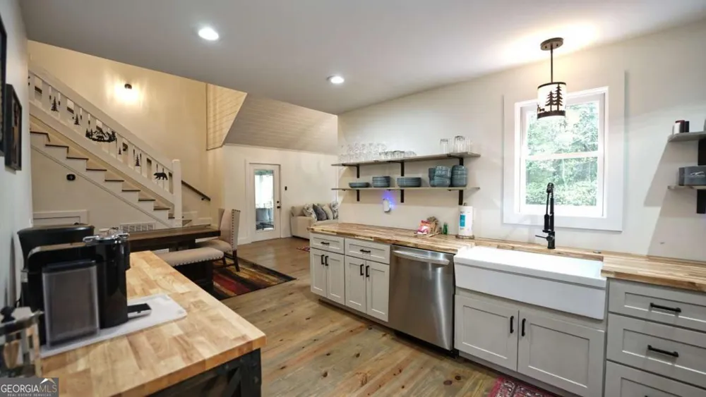 237 Chestnut Gap RD Blue Ridge, GA 30513
