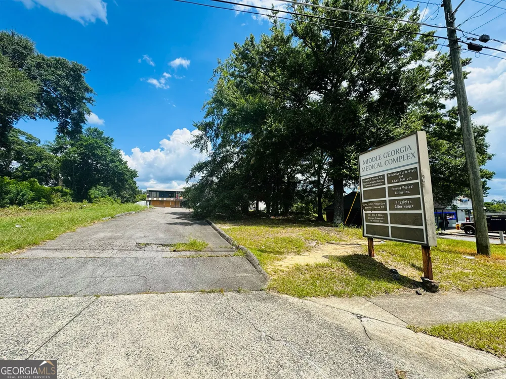 1122 Gray HWY Macon, GA 31211
