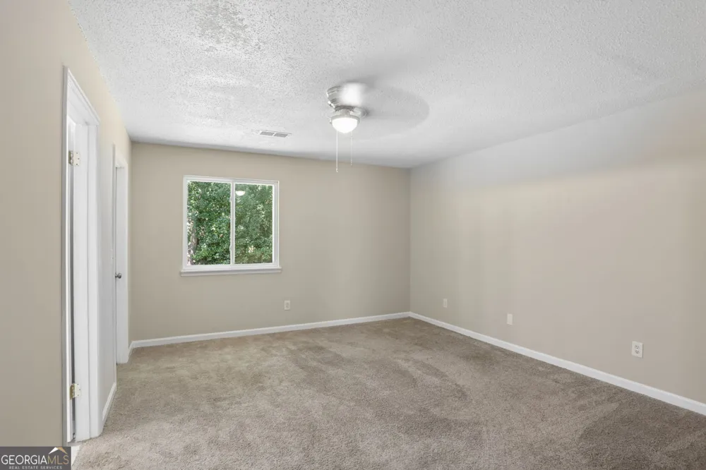 1050 Chapman CIR Stone Mountain, GA 30088