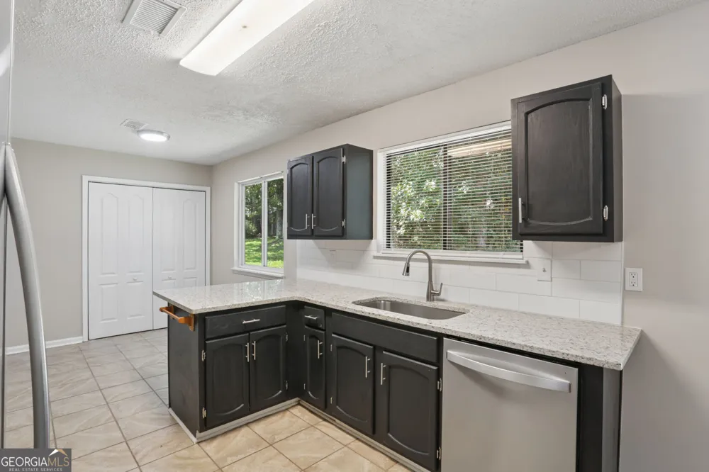 1050 Chapman CIR Stone Mountain, GA 30088
