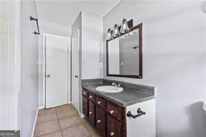 4176 Indian Forest RD Stone Mountain, GA 30083