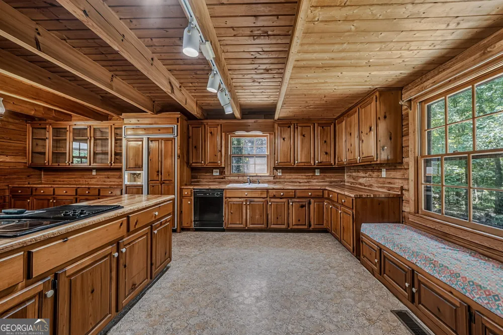 793 Pyne RD LaGrange, GA 30240