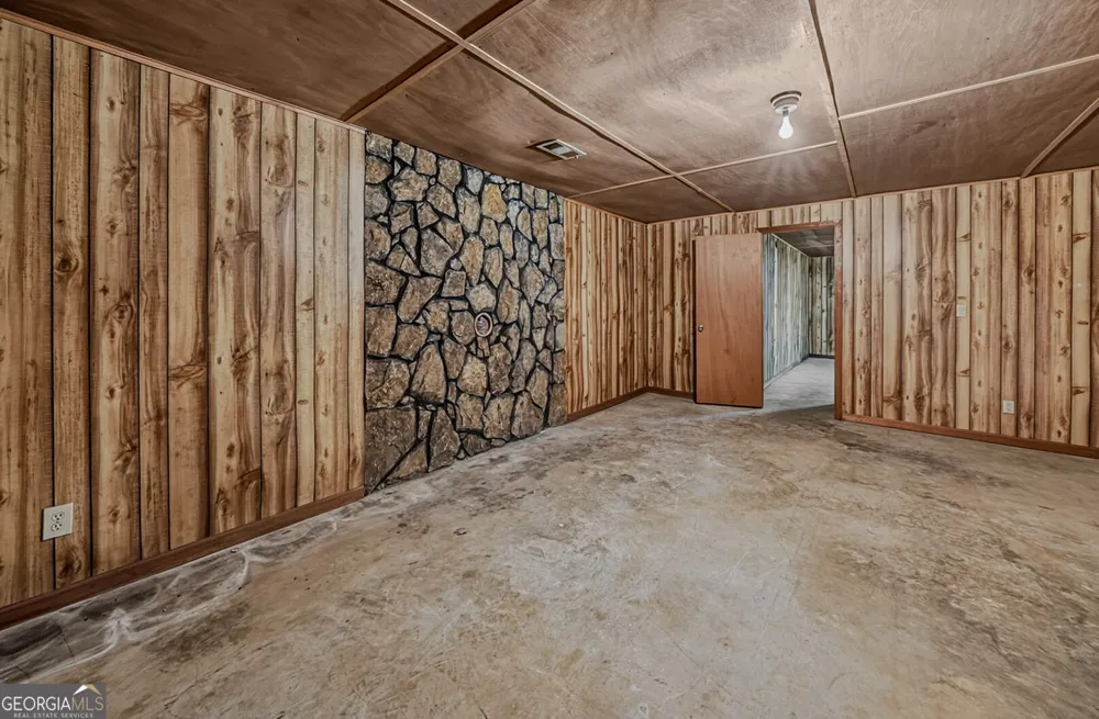 793 Pyne RD LaGrange, GA 30240
