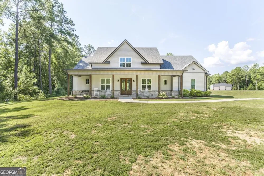 665 Edge RD Forsyth, GA 31029