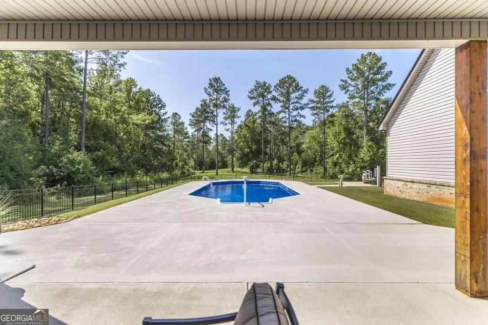 665 Edge RD Forsyth, GA 31029