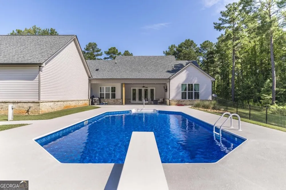 665 Edge RD Forsyth, GA 31029