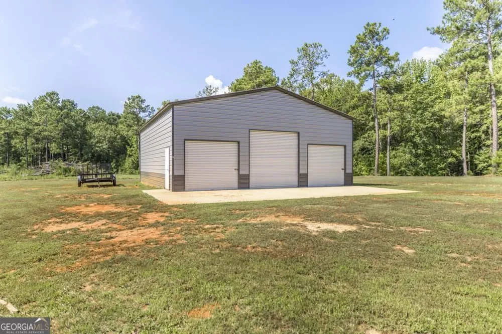 665 Edge RD Forsyth, GA 31029