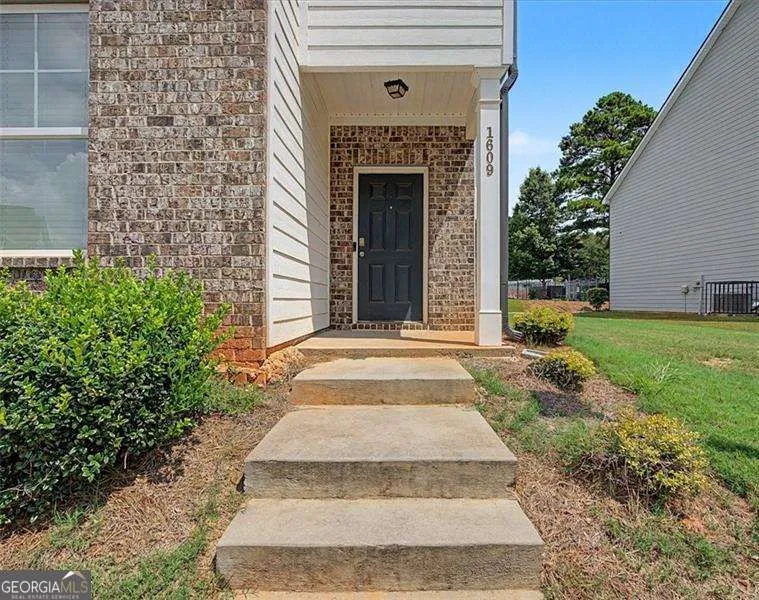 1609 Meadow XING East Point, GA 30344