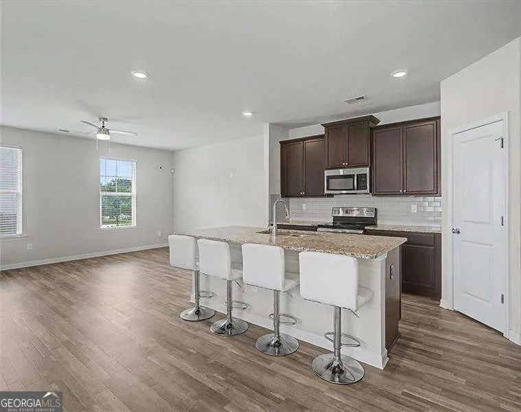 1609 Meadow XING East Point, GA 30344