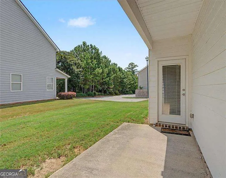 1609 Meadow XING East Point, GA 30344