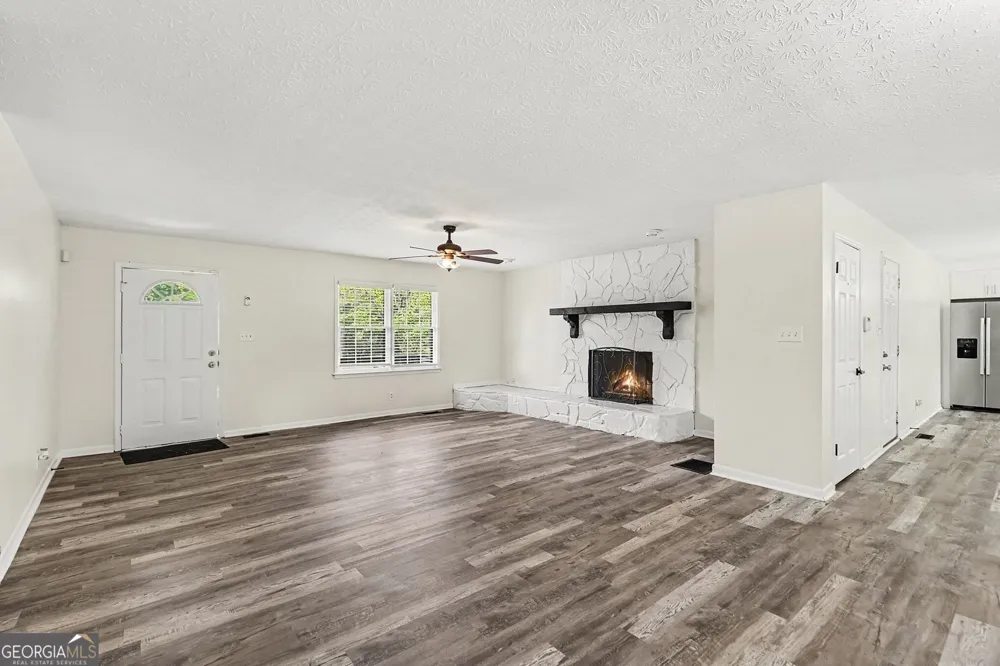 6 Bittersweet LN Newnan, GA 30263