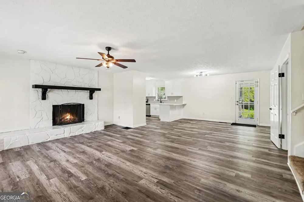6 Bittersweet LN Newnan, GA 30263