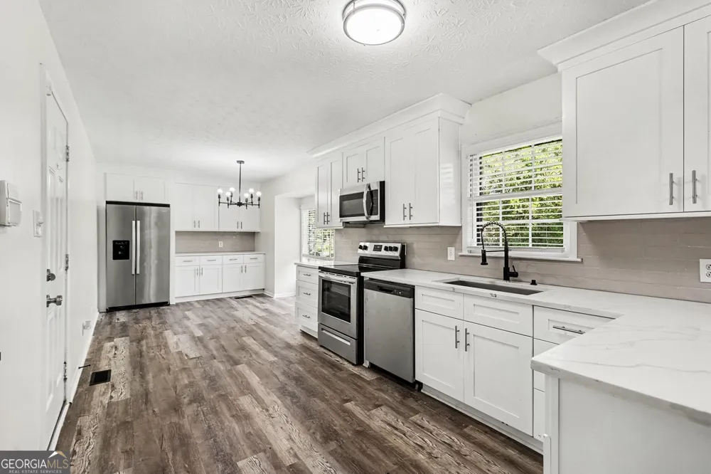 6 Bittersweet LN Newnan, GA 30263